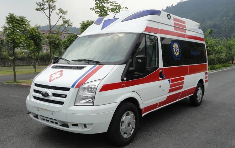福特V348長軸高頂重癥監(jiān)護型救護車