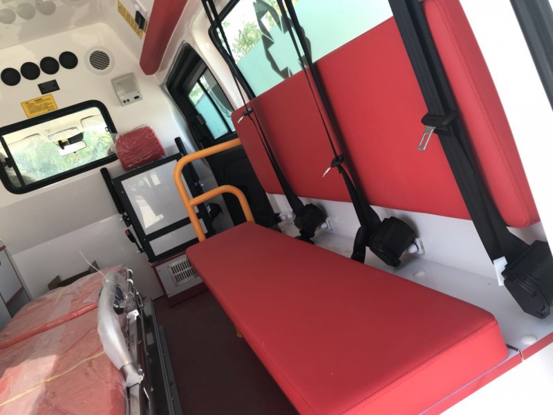國(guó)六救護(hù)車(chē) 高端奔馳救護(hù)車(chē)改裝方案15271321777