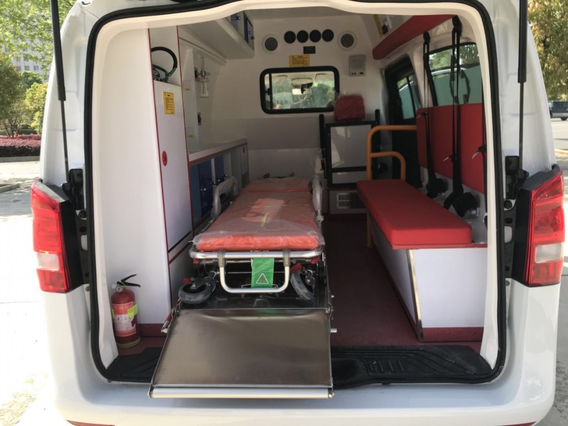 國(guó)六救護(hù)車(chē) 高端奔馳救護(hù)車(chē)廠家報(bào)價(jià)15271321777