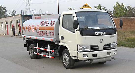 東風(fēng)金霸化工液體運(yùn)輸車