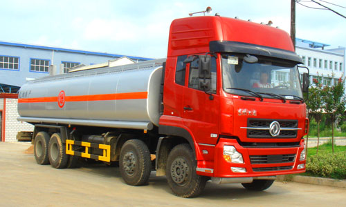 東風天龍前四后八化工液體運輸車