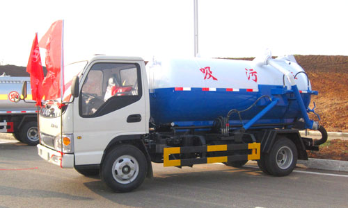  東風(fēng)福瑞卡吸污車 